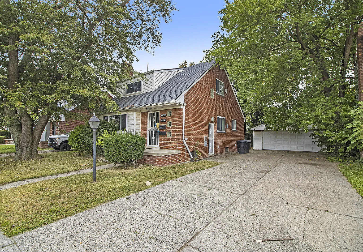 2 bed, 1.0 bath, 850 sqft, $1,050 — Photo 2