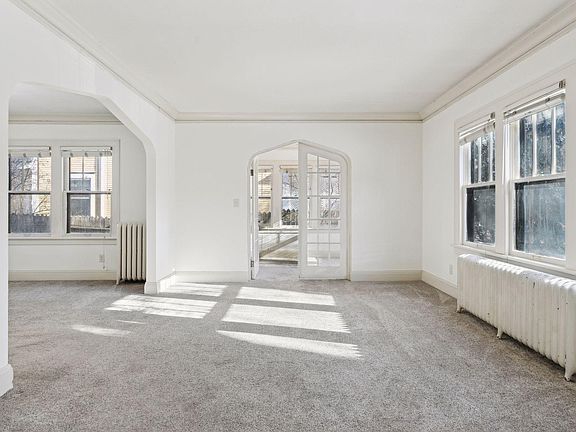 4th image of 969 Saint Clair Ave