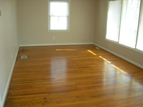5th image of 1811 Westview Dr