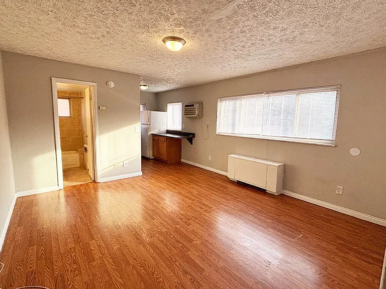 555 Lowell Ave — Photo 7