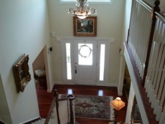 5th image of 39 Augusta Ln