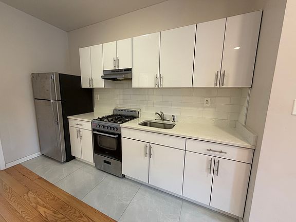 3rd image of 62 Putnam Ave #1