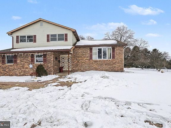 2nd image of 1565 Oldmountain Rd