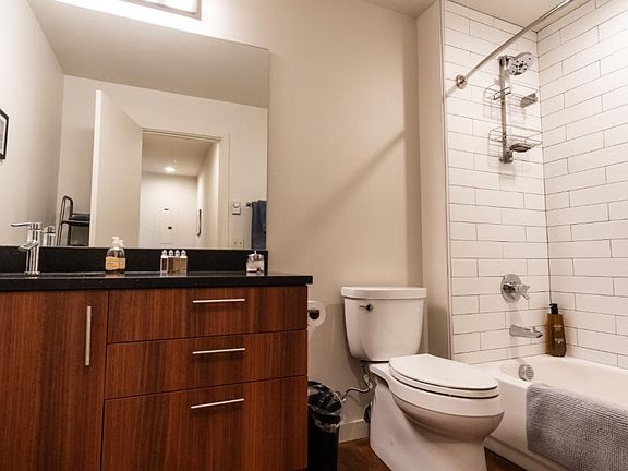 4th image of 1200 Olympic Way W Unit B