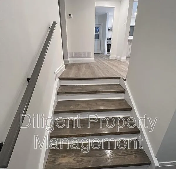 438 Bellevue St #UPPER — Photo 5