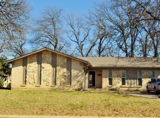 2110 Willow Oak Dr, Irving, TX 75060