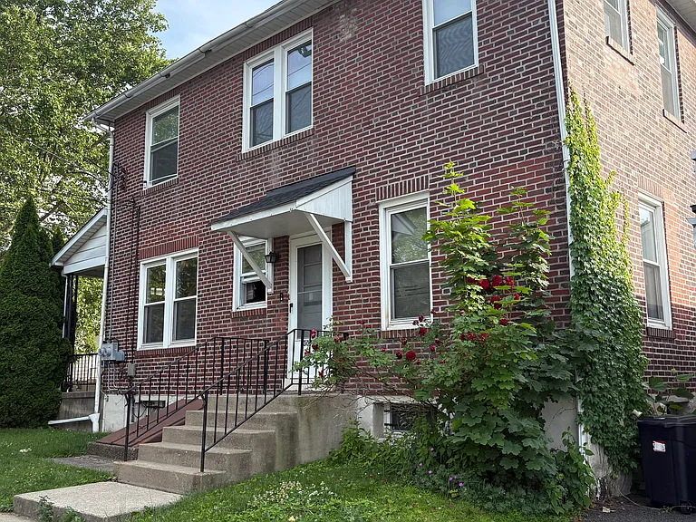 307 Irwin St — Photo 1