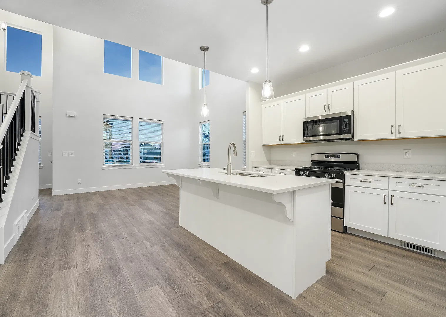 Pet-Friendly End-Unit Townhome in Willow Point — Photo 2