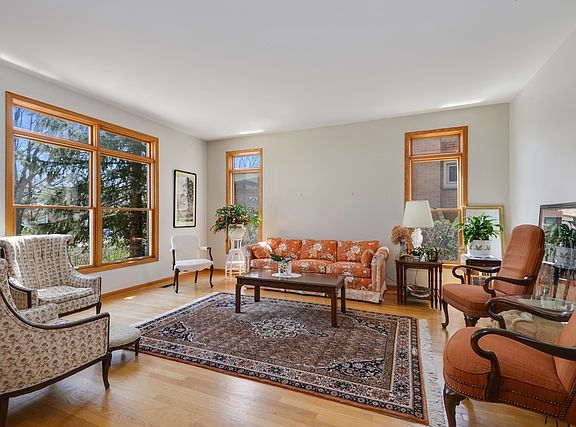 3rd image of 7322 N Kedvale Ave