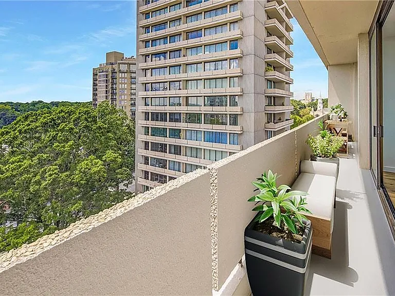 2575 Peachtree Rd NE #7G — Photo 16