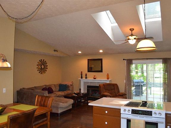 4th image of 1893 Sunnyside Dr