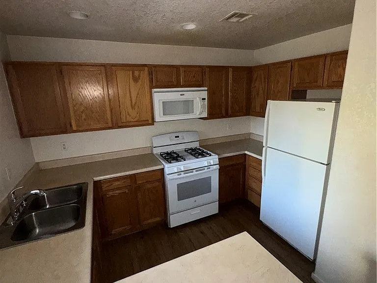 5050 S Rainbow Blvd #203 — Photo 6
