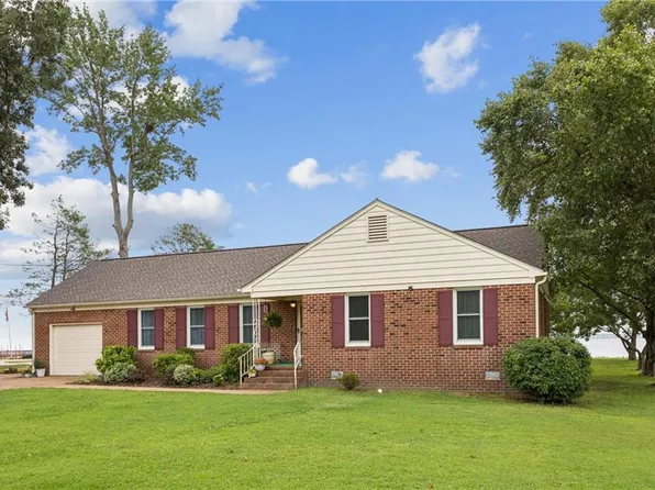 8950 Cook Dr, Hayes, VA 23072