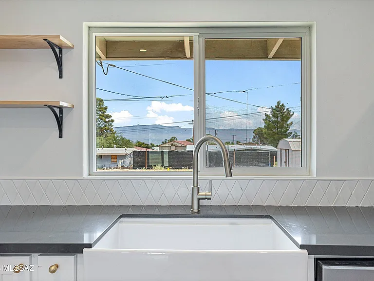 227 S Avenue B — Photo 11