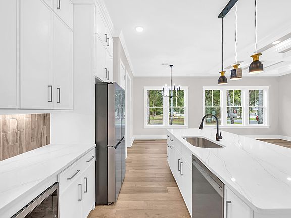 3rd image of 255 Madison Dr