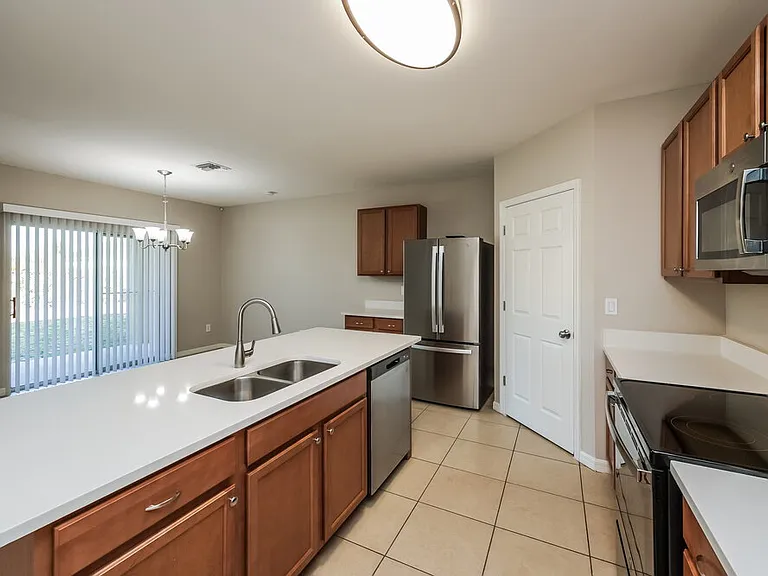 509 SW 11th Ave — Photo 8