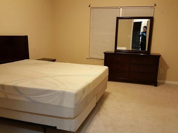 Ms Br, bed, 2 dressers