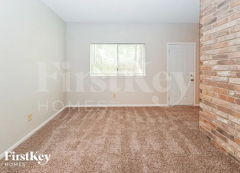 50 Rockridge Dr — Photo 5