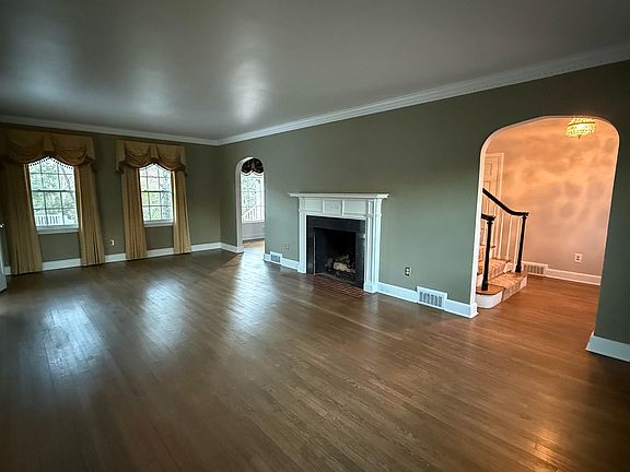 5th image of 308 Holswade Dr