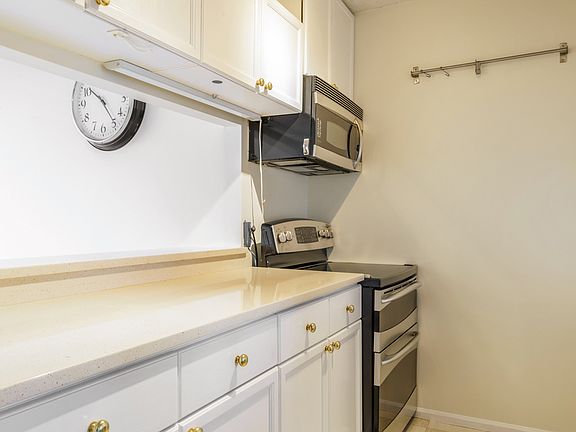 5th image of 4-74 48th Ave APT 14M