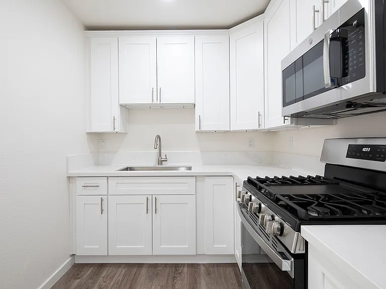 Four Winds Apartments — Photo 6