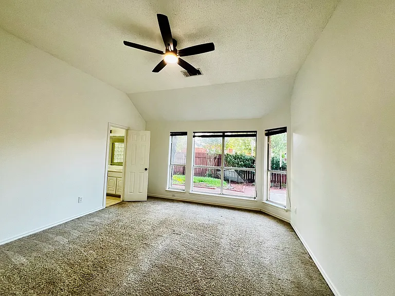 1468 Mayflower Ln — Photo 4