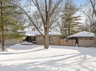 28W055 Elm Dr, Northwoods, IL 60185