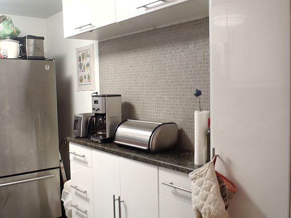 4th image of 167 Allen St APT 2C