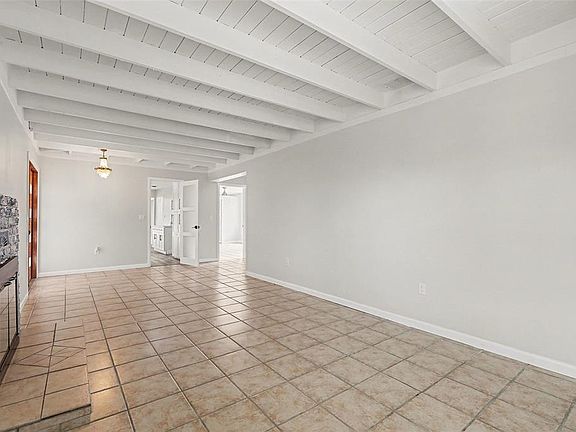 5th image of 580 Russell St