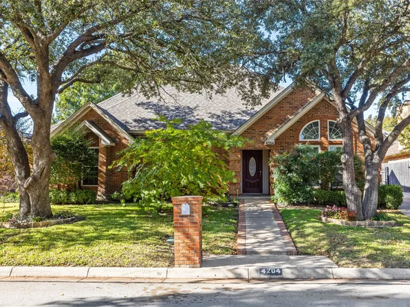 4204 Oak Springs Dr, Arlington, TX 76016