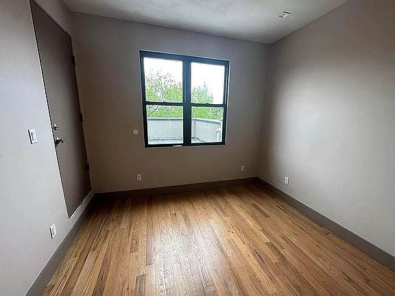 4th image of 1140 De Kalb Ave #4B