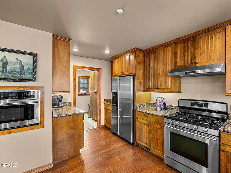 1704 E Trade Winds Ct — Photo 12