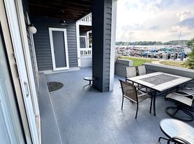 18713 Vineyard Point Ln