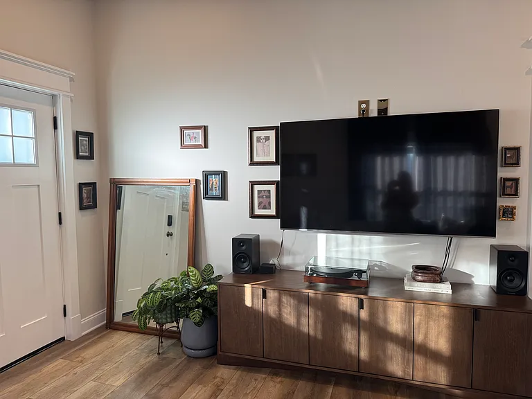 2102 Bernhurst Dr — Photo 3