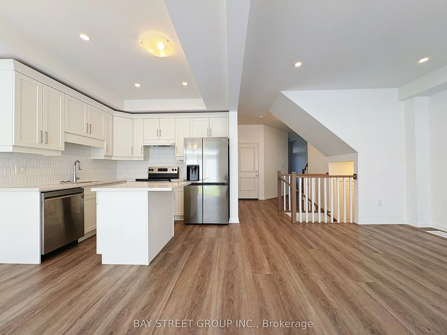 4 bed, $2,700 — Photo 2