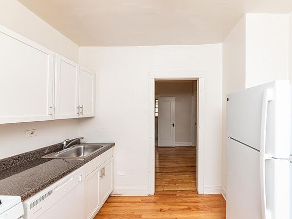 4th image of 4101 N Sacramento Ave APT G
