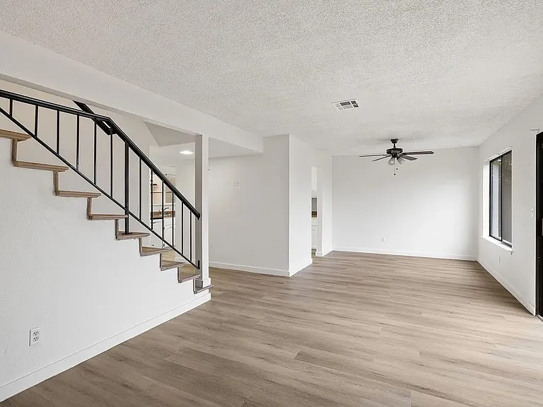 995 Matthew Ct — Photo 9