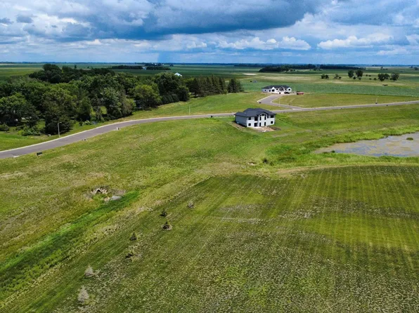 442 Harter Dr, Madison, SD 57042