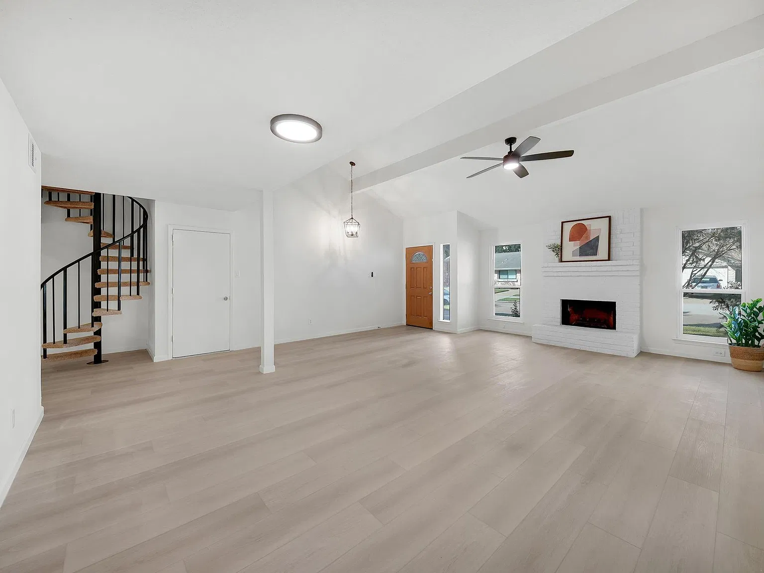 4 bed, 2.0 bath, 2179 sqft, $2,425 — Photo 2