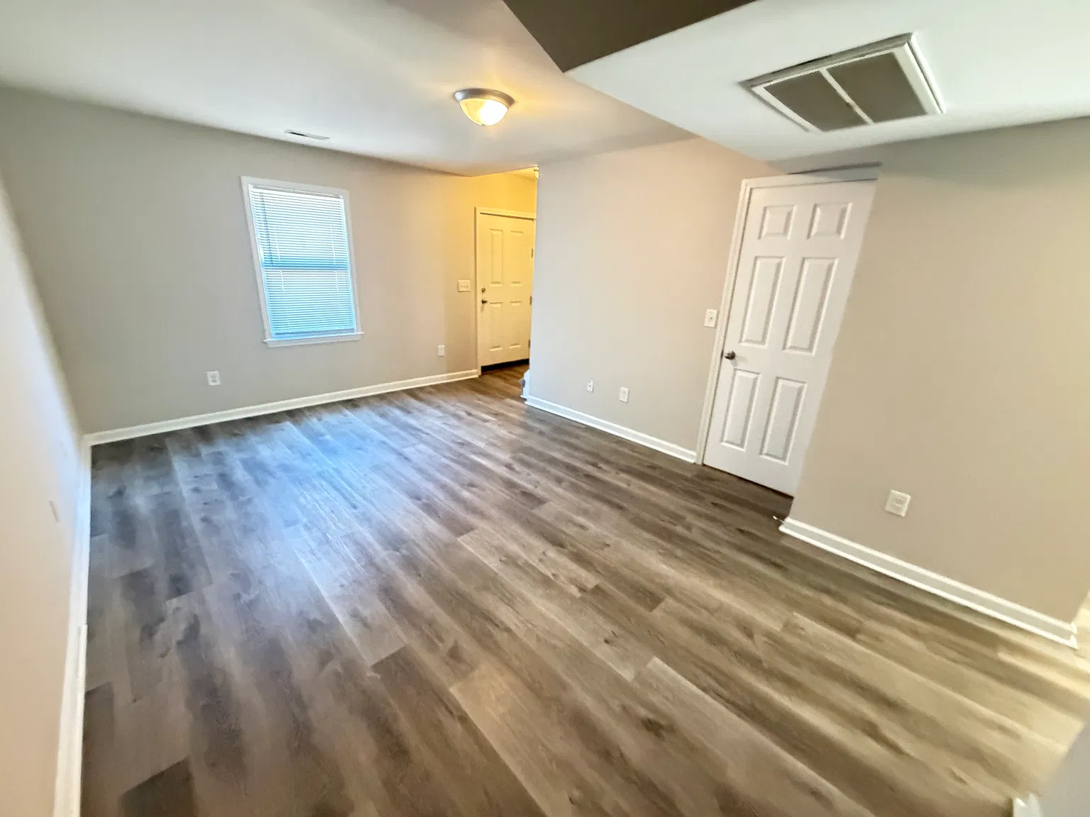 2 bed, 900 sqft, $1,000 — Photo 3