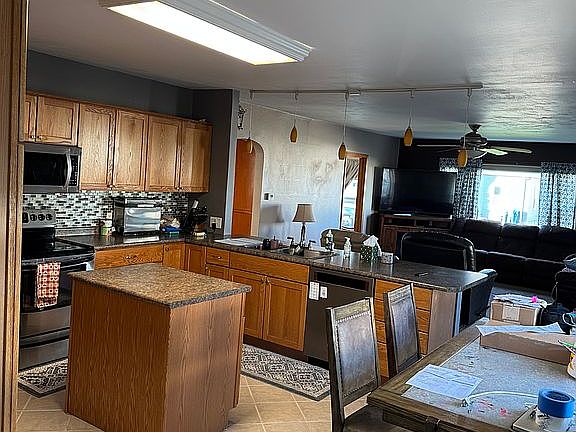 5th image of 116 W Maple St