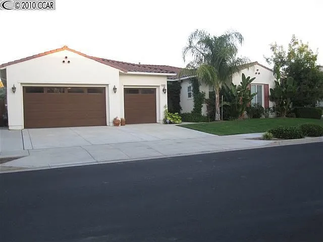 1655 Chatham Pl photo 1