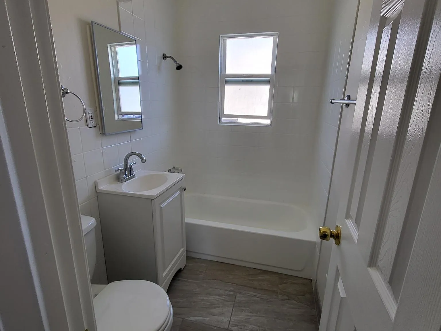 2 bed, 795 sqft, $2,400 — Photo 3