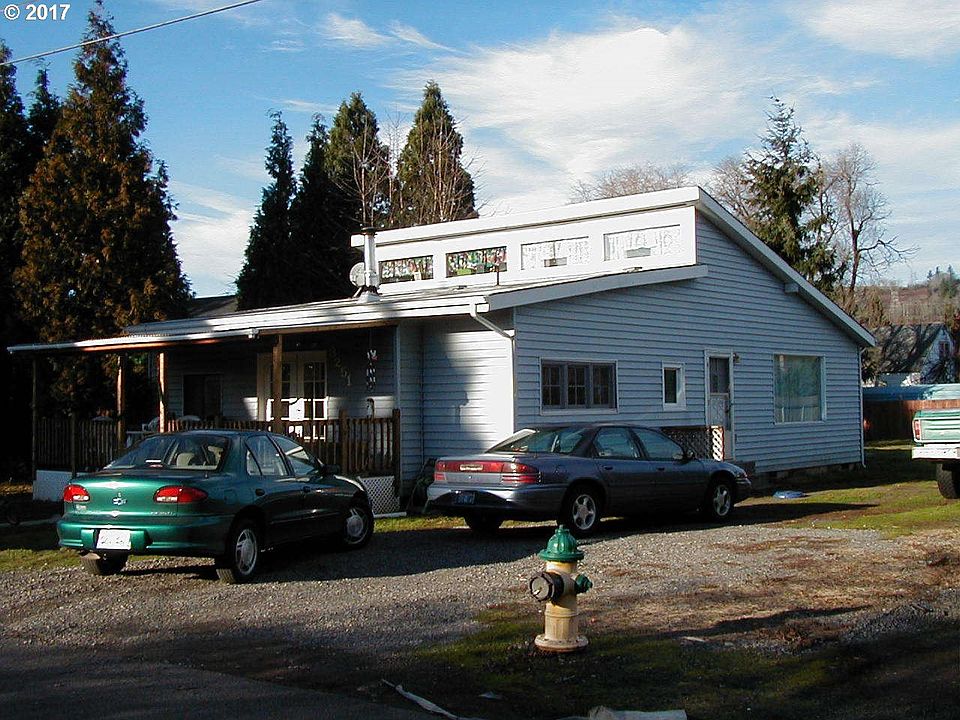 2nd image of 3251 SE 3rd Ave