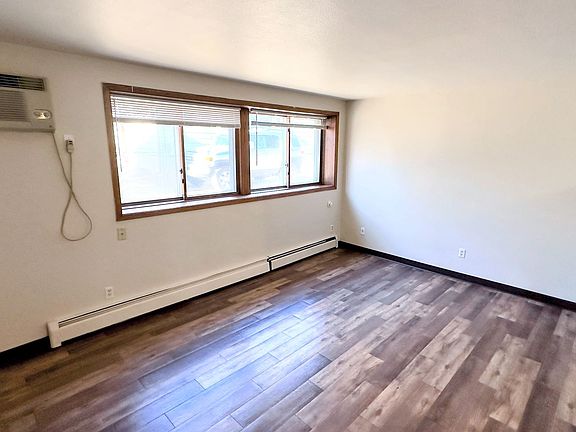 3rd image of 1108 8th St SE APT 104