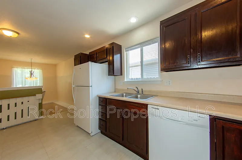 4 bed, 3.0 bath, 2180 sqft, $2,055 — Photo 4
