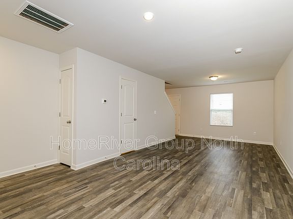 2nd image of 727 Quail Ln