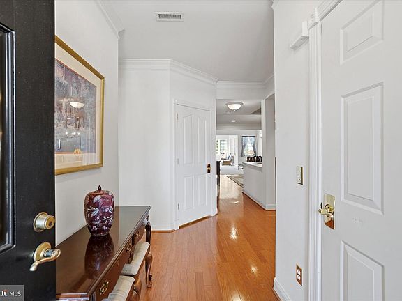 4th image of 383 Brittany Ct