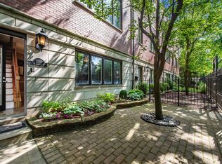 1910 W Addison St APT A, Chicago, IL 60613