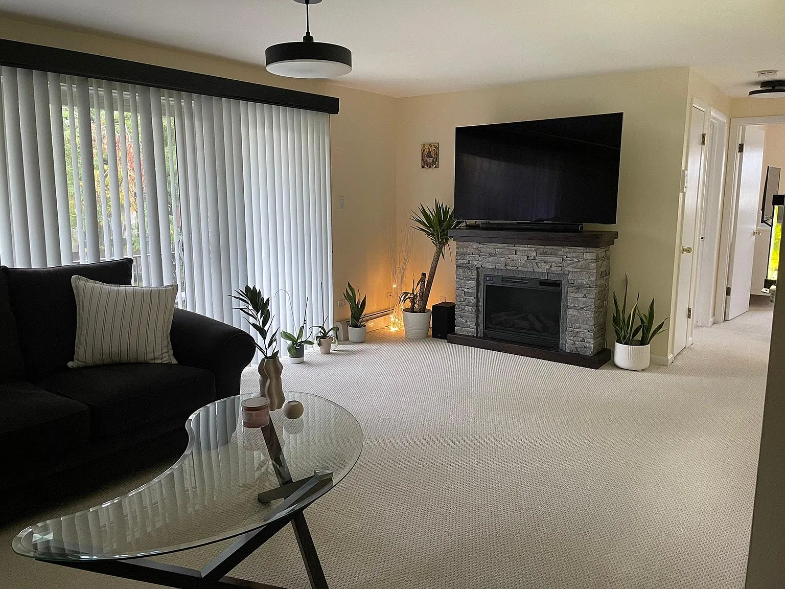2 bed, 1000 sqft, $2,000 — Photo 1